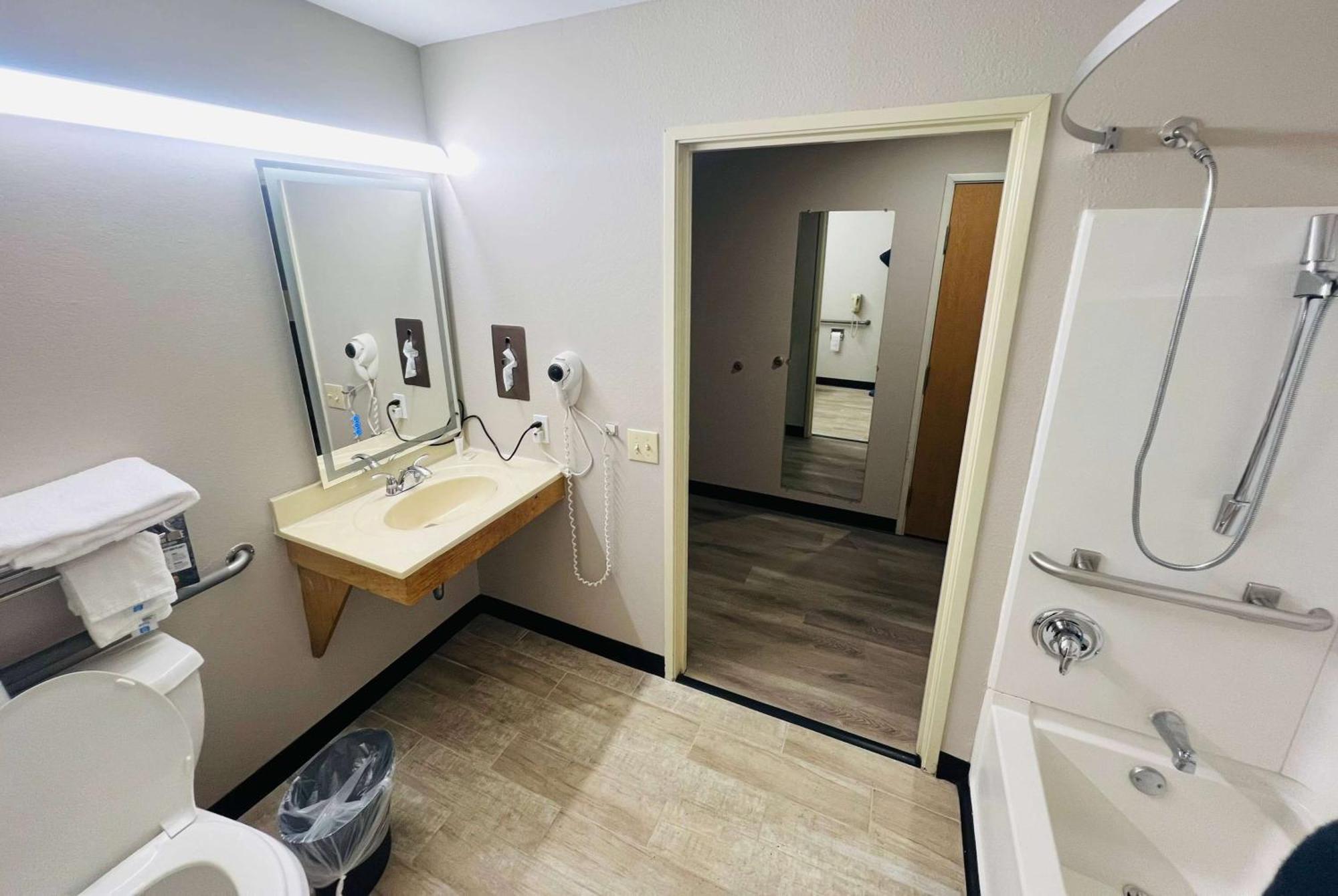 Super 8 By Wyndham Pittsburgh/Monroeville Zewnętrze zdjęcie